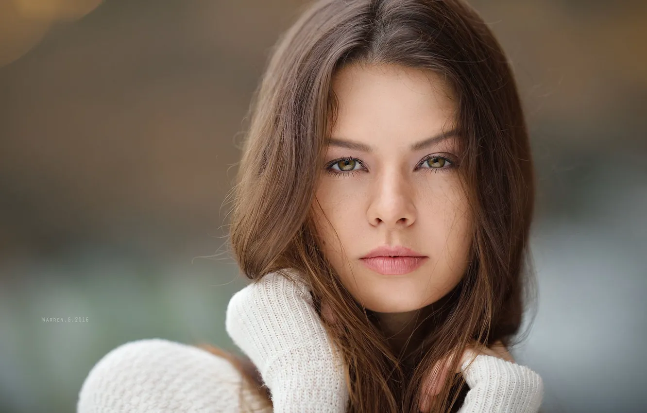 Фото обои girl, green eyes, long hair, brown hair, photo, photographer, model, bokeh