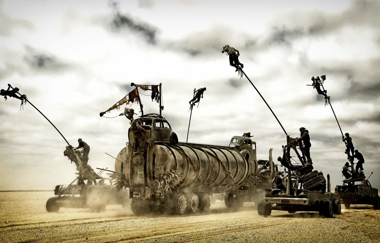 Фото обои машины, пустыня, погоня, грузовик, воины, Mad Max, Fury Road, Безумный Макс