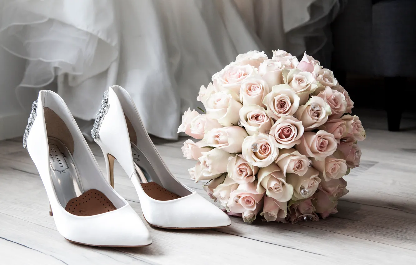 Фото обои цветы, розы, букет, туфли, невесты