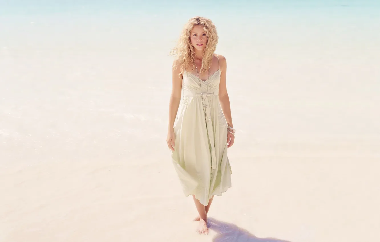 Фото обои побережье, блондинка, певица, Shakira, Шакира