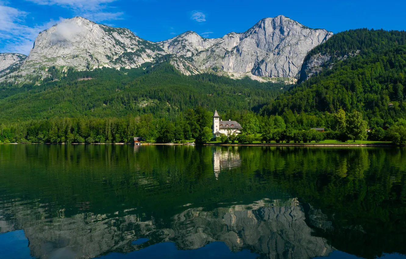 Фото обои лес, горы, отражение, церковь, домик, водоем