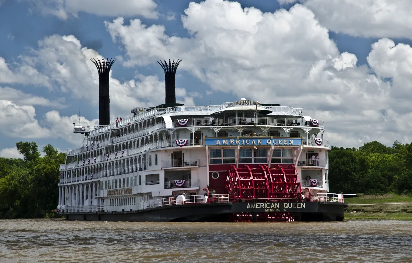 Фото обои облака, река, пароход, American Queen