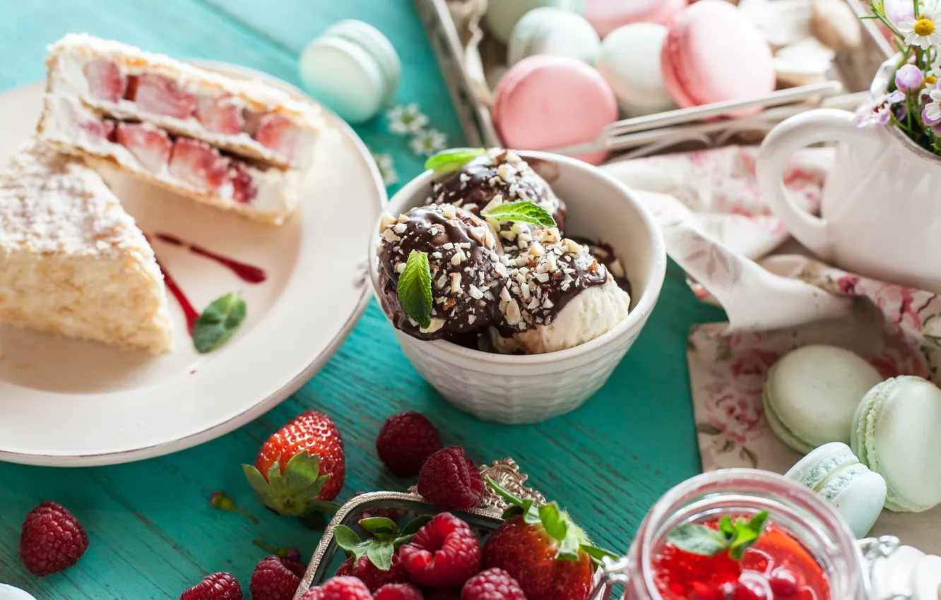 Фото обои ягоды, малина, шоколад, печенье, клубника, мороженое, пирожное, десерт