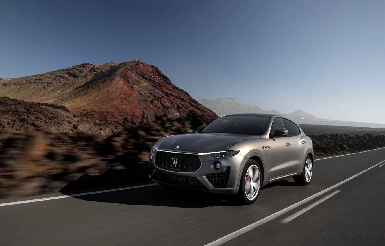 Фото обои дорога, машина, горы, разметка, кроссовер, Maserati Levante Vulcano