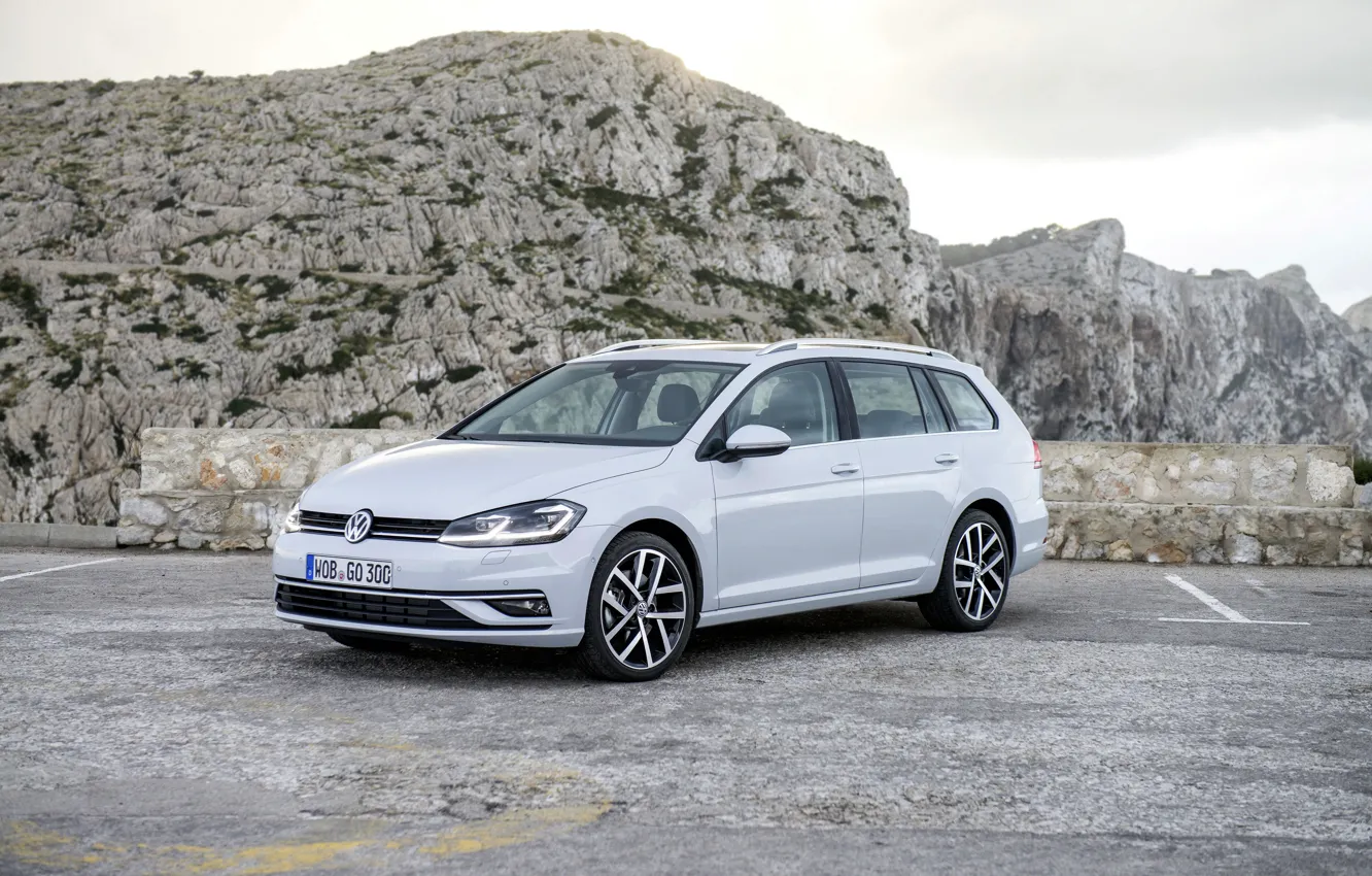 Фото обои горы, Volkswagen, стоянка, универсал, 2017, Golf Variant, бело-серый