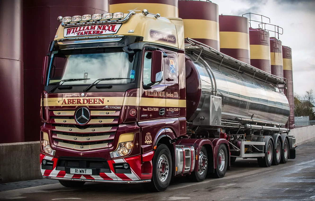 Фото обои завод, Mercedes-Benz, грузовик, мерседес, 2011, цистерна, UK-spec, Actros