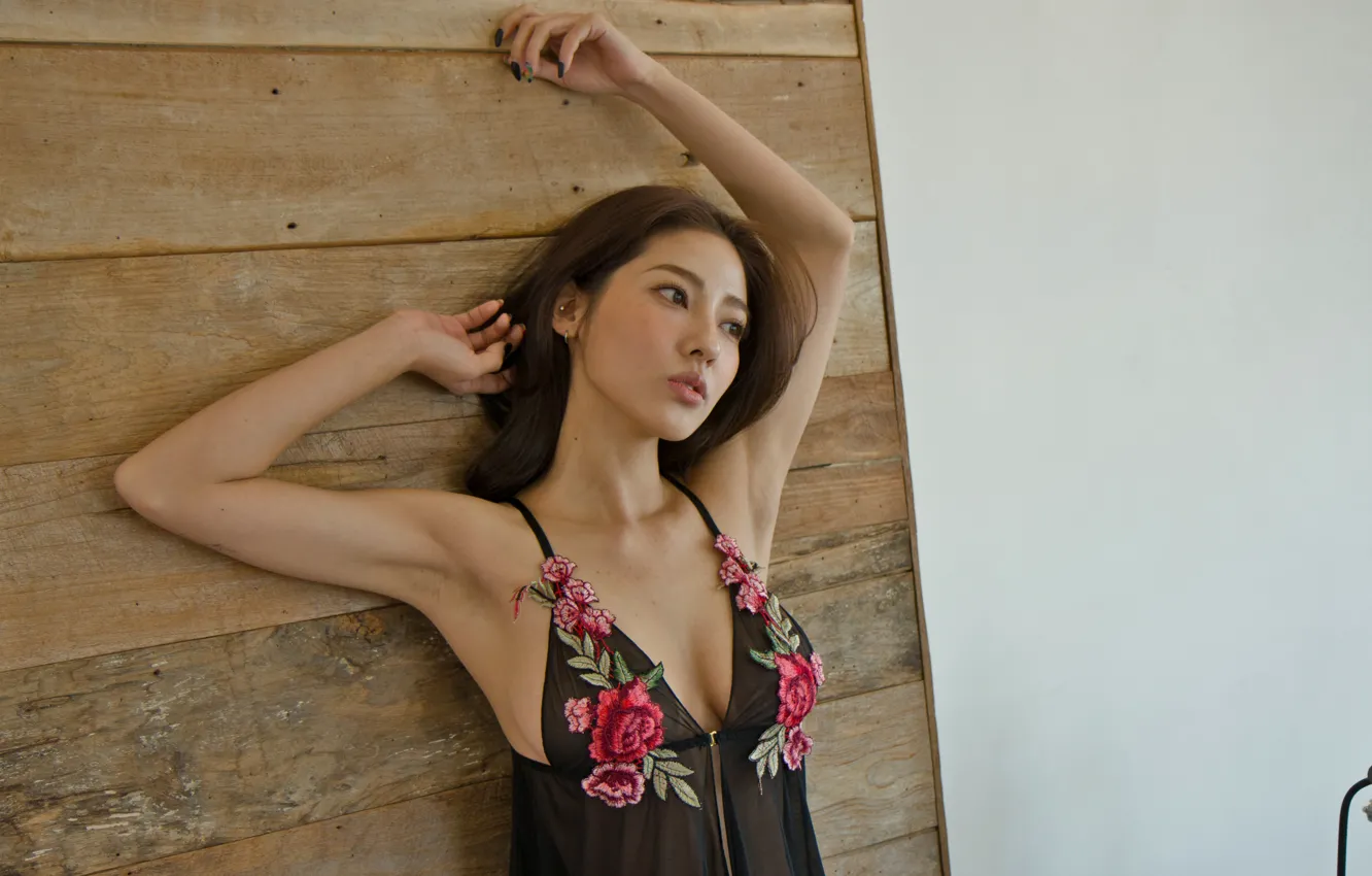 Фото обои wall, cleavage, Asian, dress, wood, model, brunette, lamp