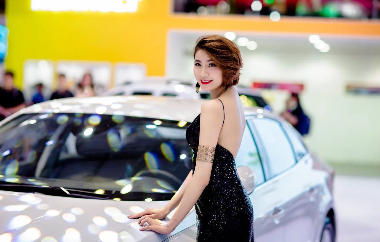 Фото обои car, машина, улыбка, позитив, азиатка, черное платье, красивая девушка, smile