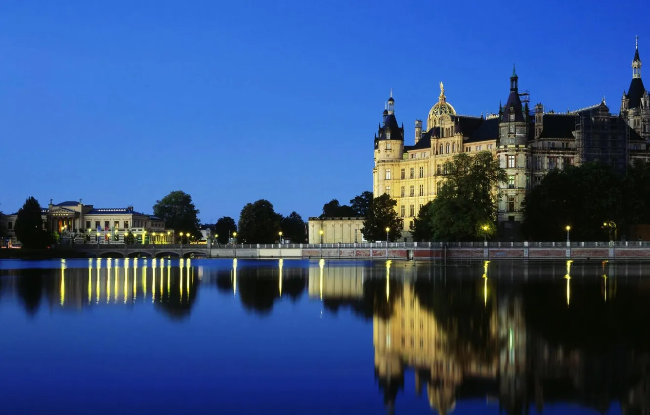 Фото обои мост, отражение, река, замок, вечер, Германия, Schwerin castle