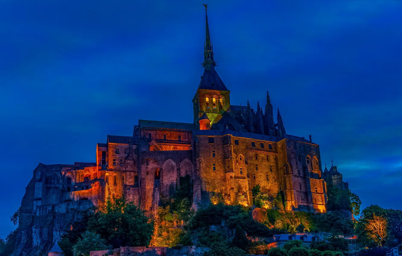 Фото обои ночь, огни, скала, Франция, монастырь, Мон-Сен-Мишель
