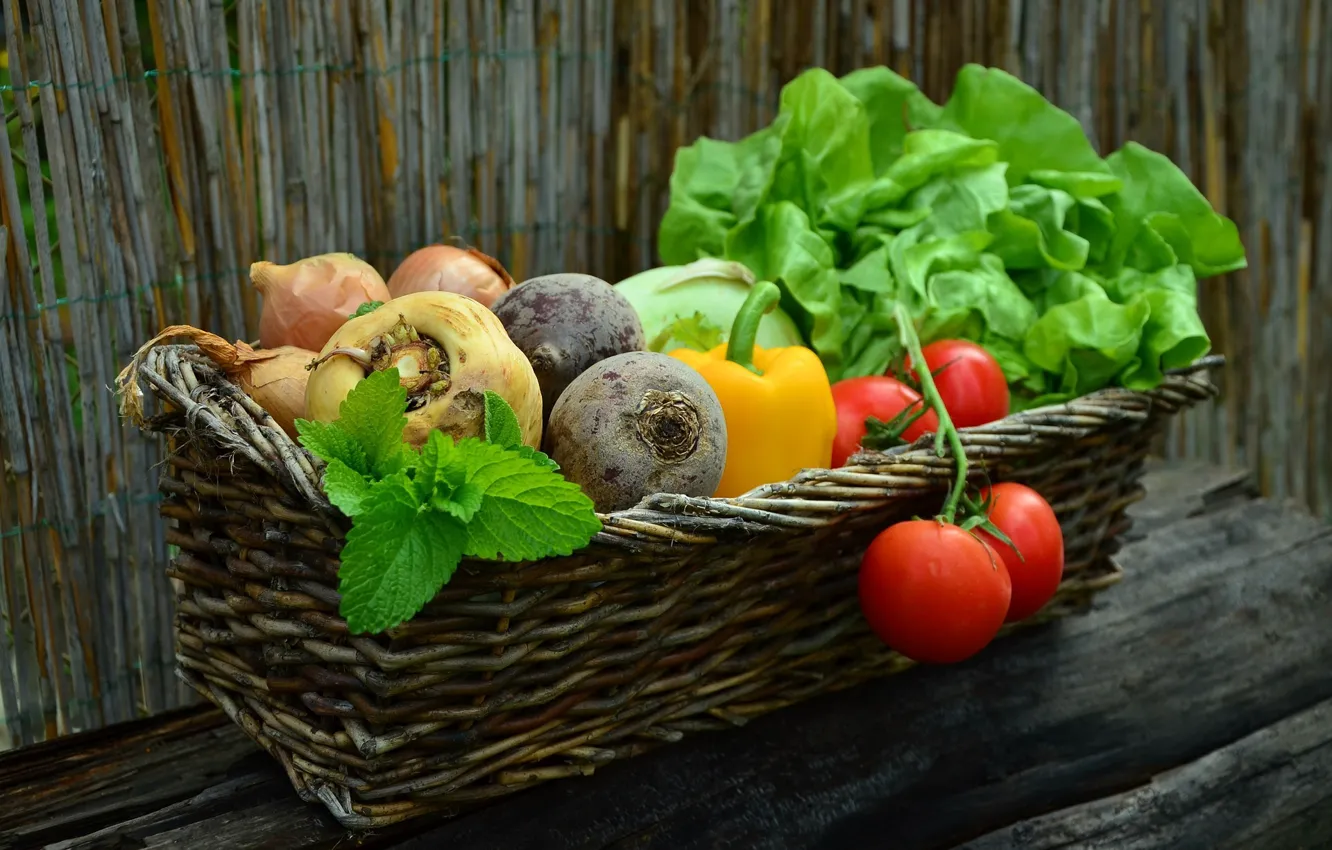 Фото обои Корзина, помидоры, салат, свекла