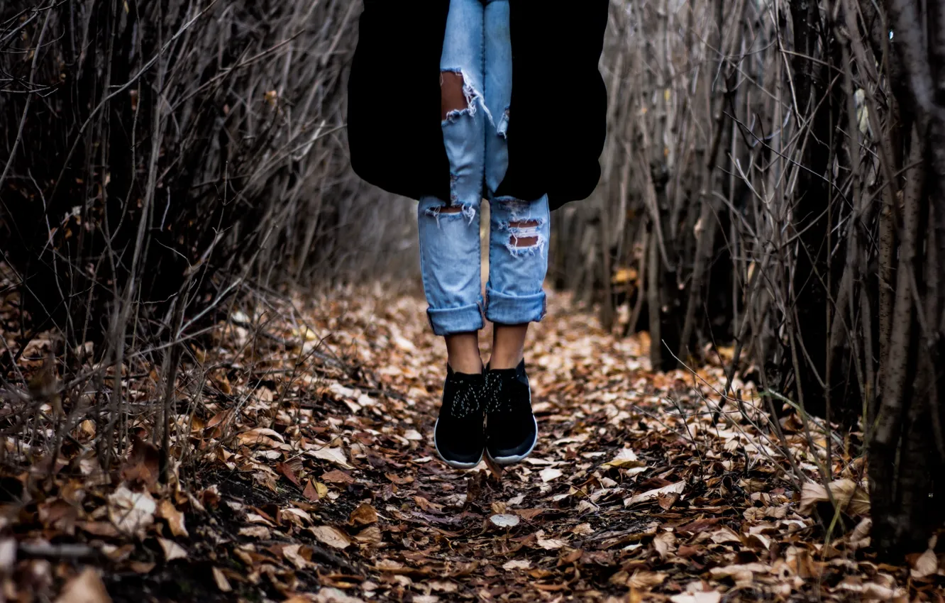 Фото обои girl, Canada, legs, woman, autumn, bokeh, jeans, shoes