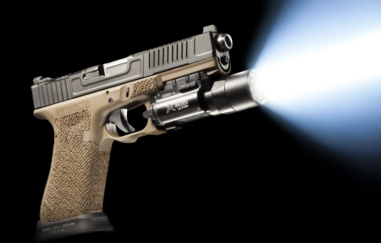 Фото обои свет, пистолет, фонарик, Glock 17, самозарядный