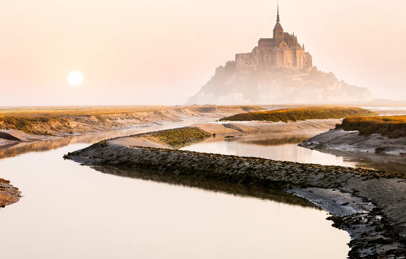 Фото обои солнце, город, Франция, утро, Мон-Сен-Мишель, остров-крепость