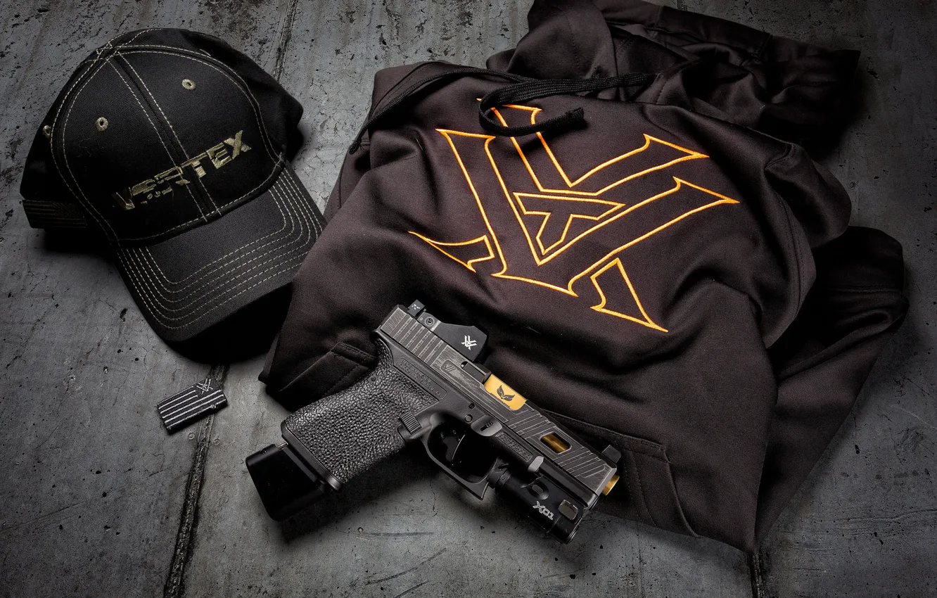 Фото обои пистолет, одежда, кепка, Glock, австрийский, самозарядный