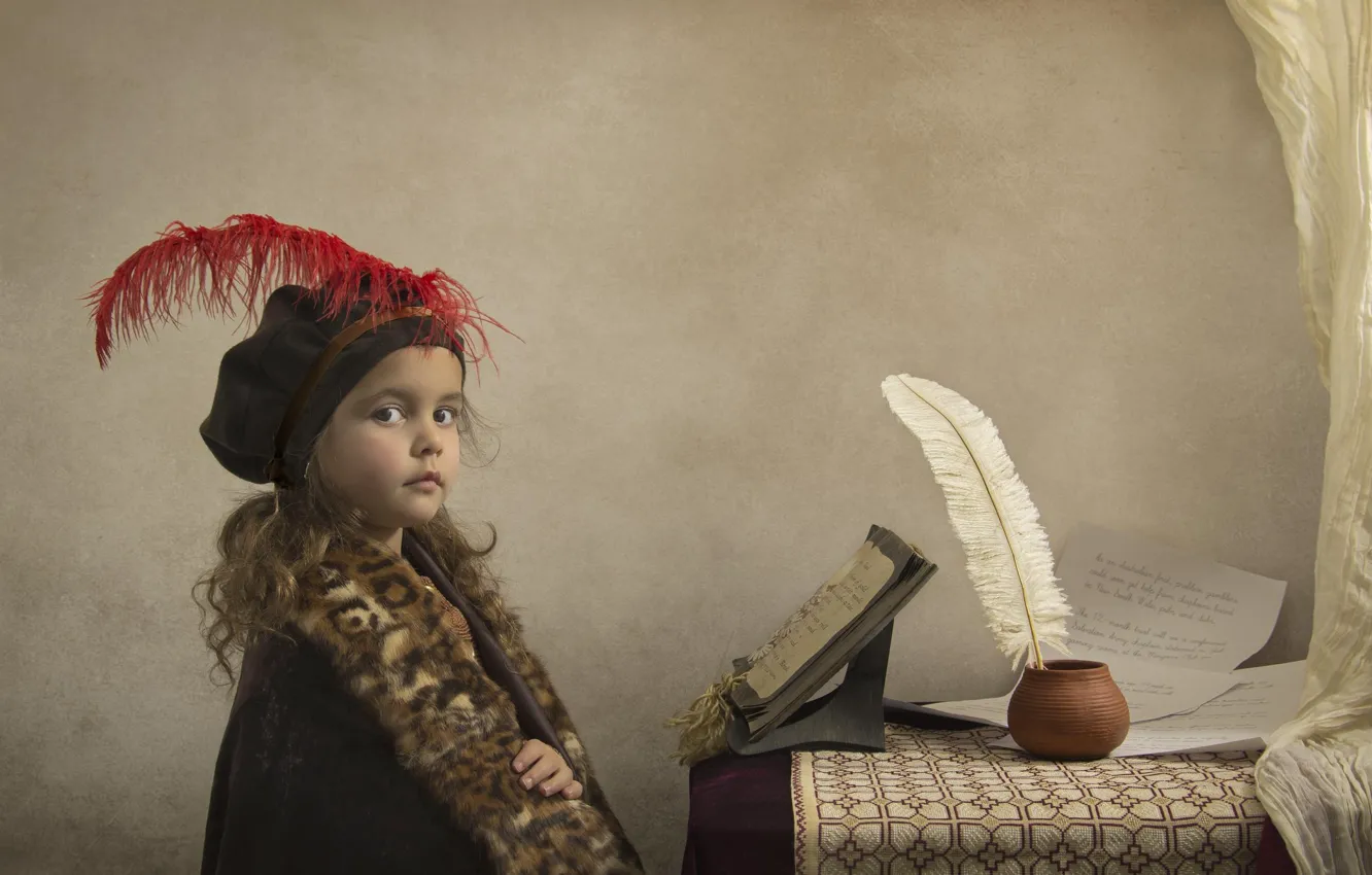 Фото обои перо, девочка, тетрадь, рукопись