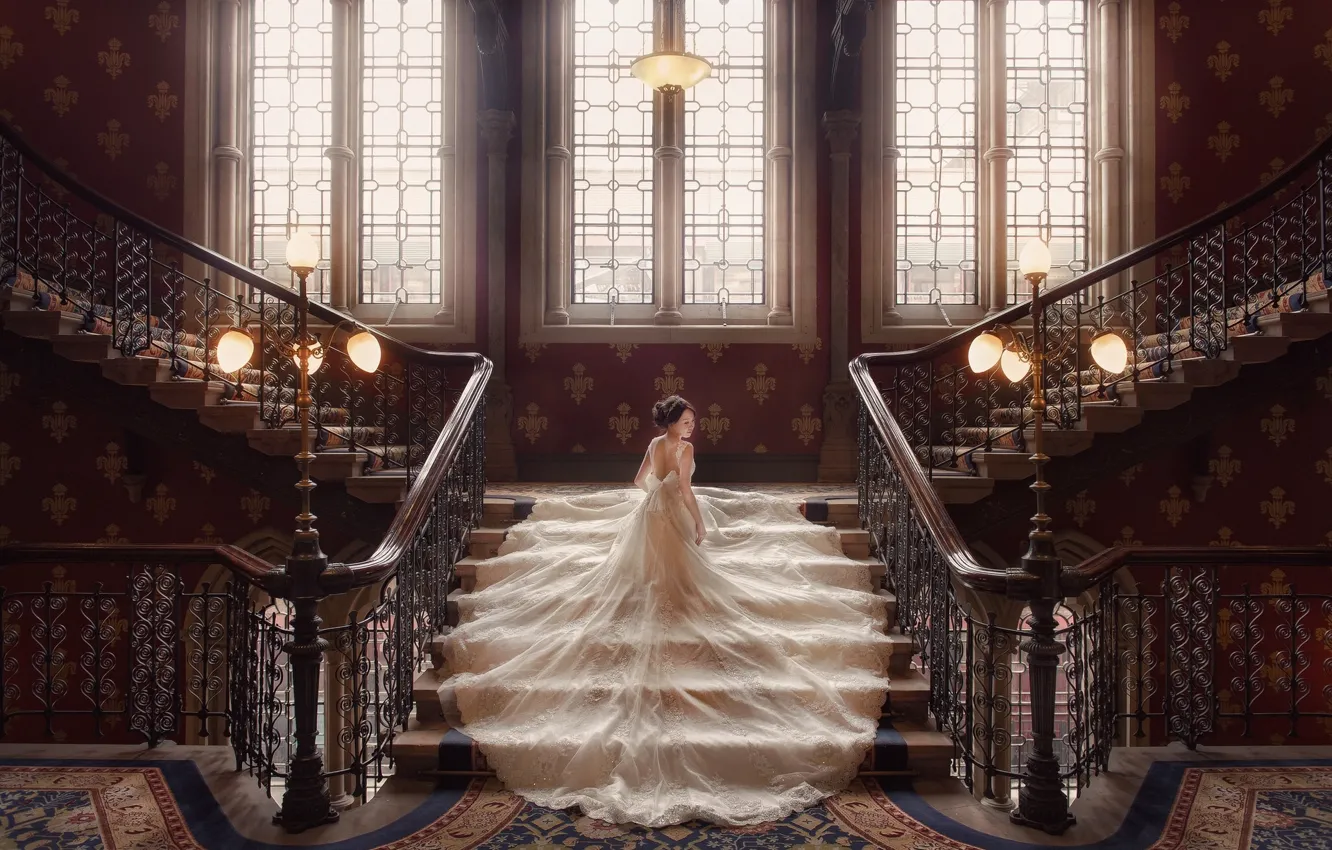 Фото обои окна, платье, фонари, лестница, невеста, свадьба, свадебное платье