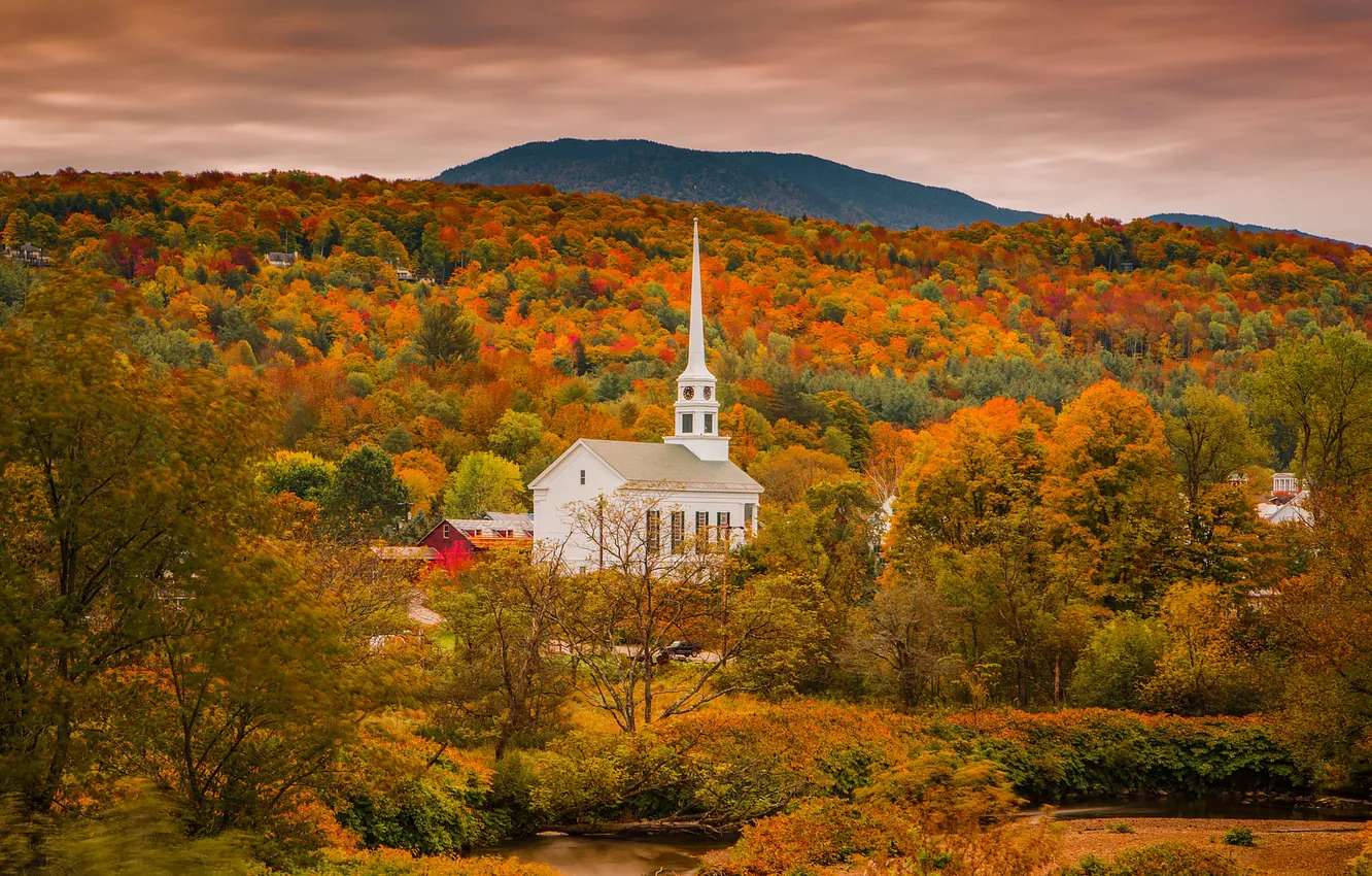 Фото обои осень, лес, деревья, горы, церковь, домик, поселение, золотая осень