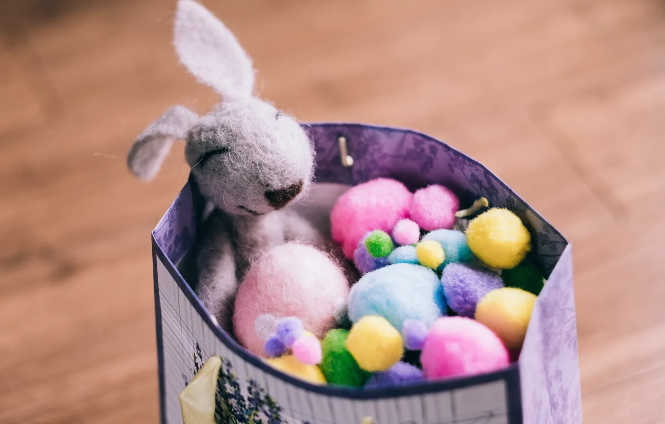 Фото обои шарики, улыбка, фон, игрушка, игра, заяц, яйца, позитив