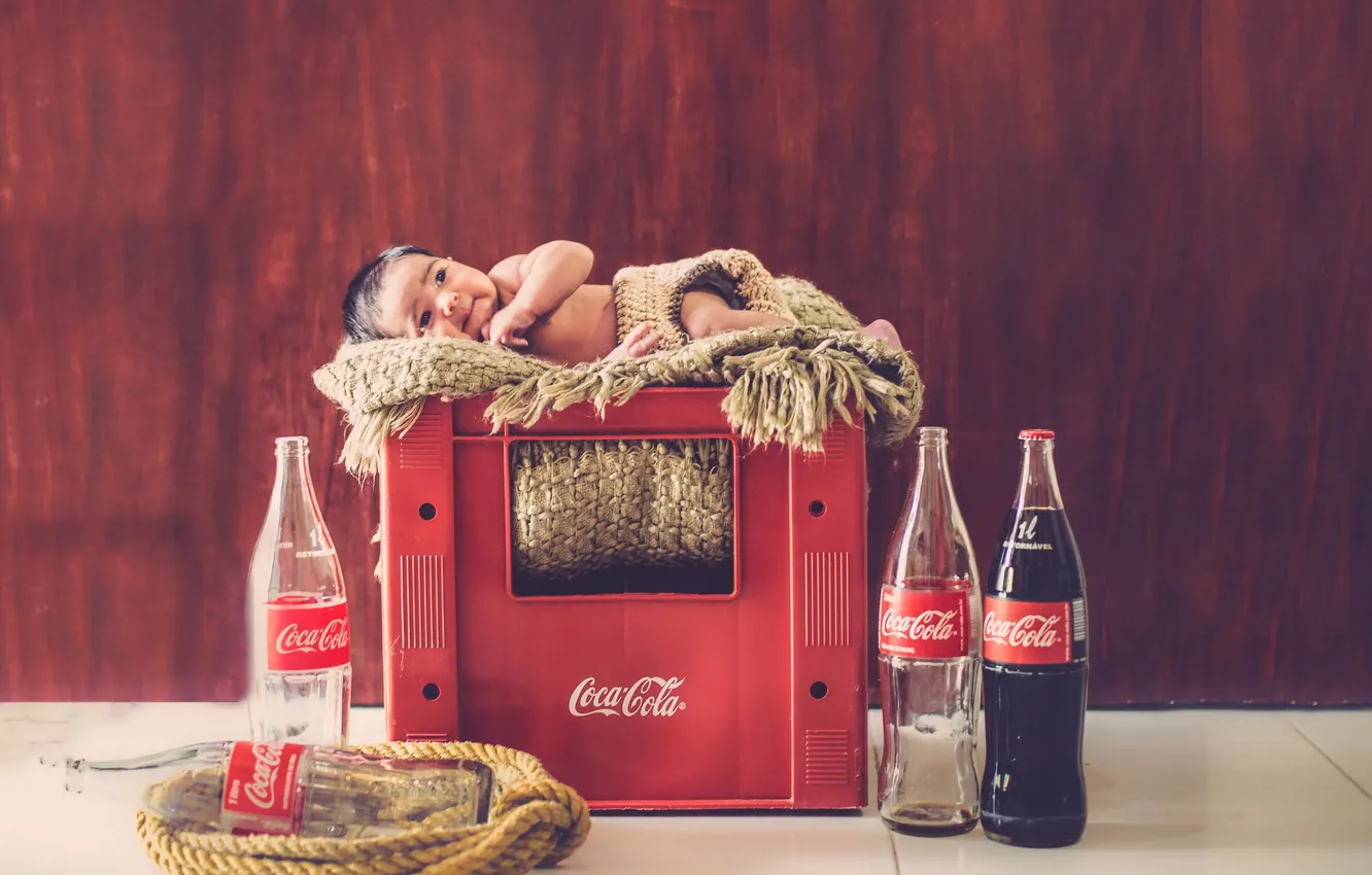 Фото обои ящик, coca cola, младенец