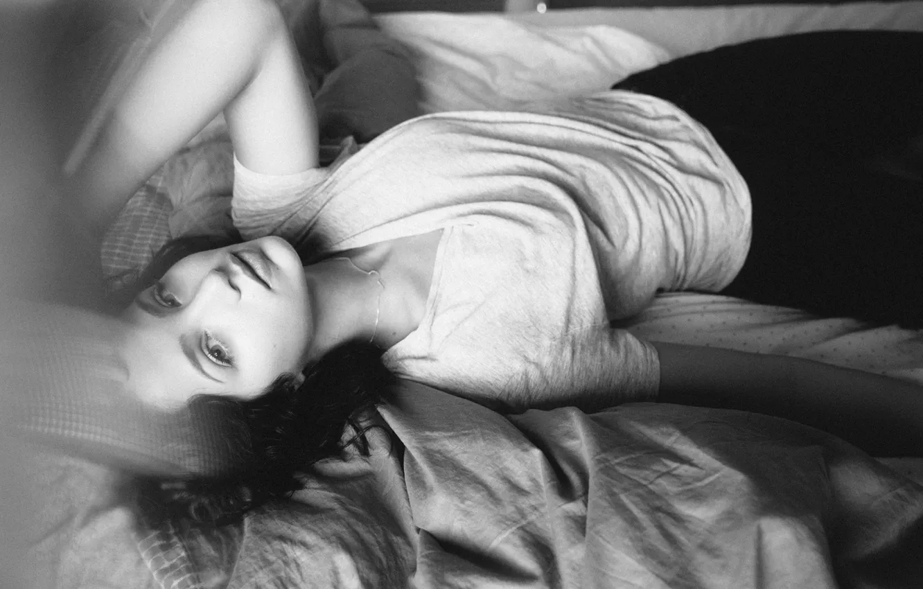 Фото обои модель, актриса, черно-белое, Emily Rudd, Эмили Радд