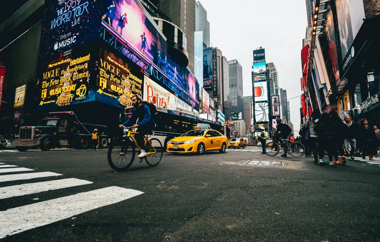 Фото обои United States, New York, Manhattan, street, people, rider, Times Square, workers