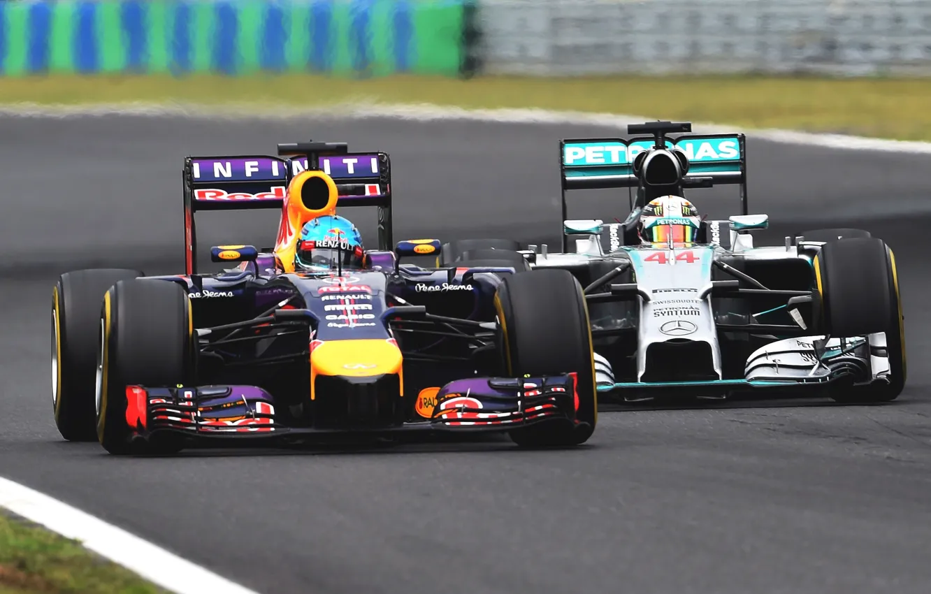 Фото обои Гонщик, Formula 1, Red Bull, Sebastian Vettel, Чемпион, RB10