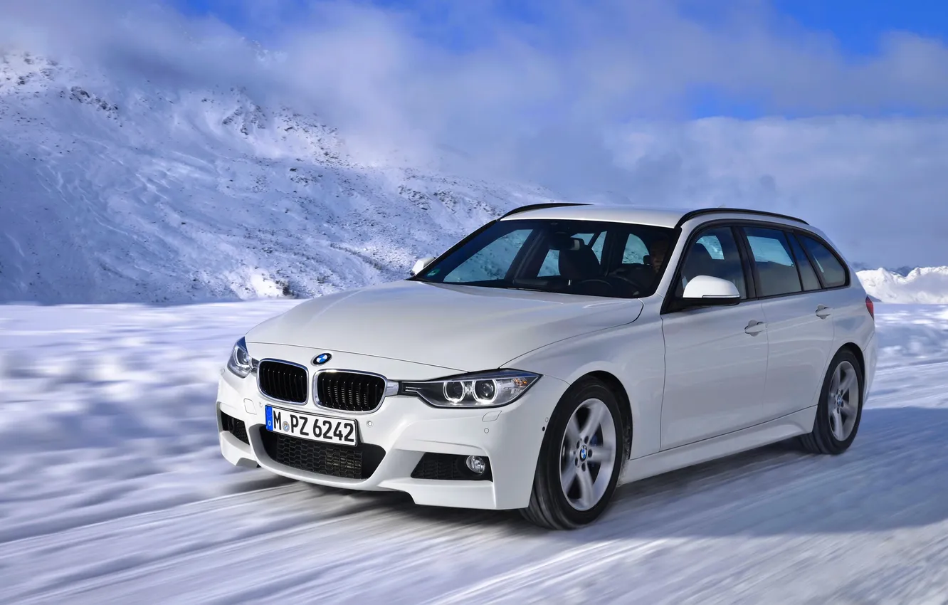 Фото обои Зима, Авто, Белый, Снег, BMW, Машина, В Движении, Универсал