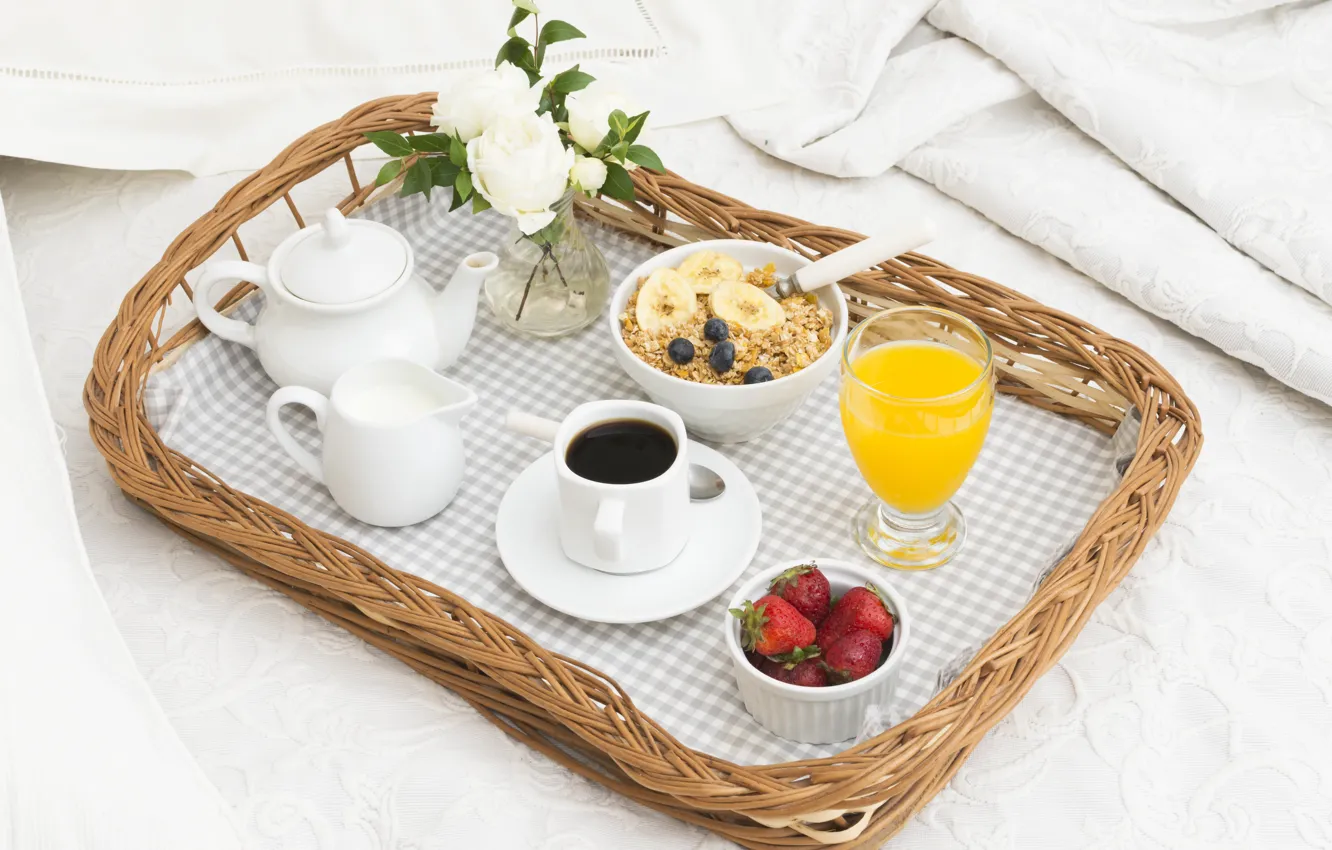 Фото обои кофе, розы, завтрак, сливки, клубника, сок, мюсли