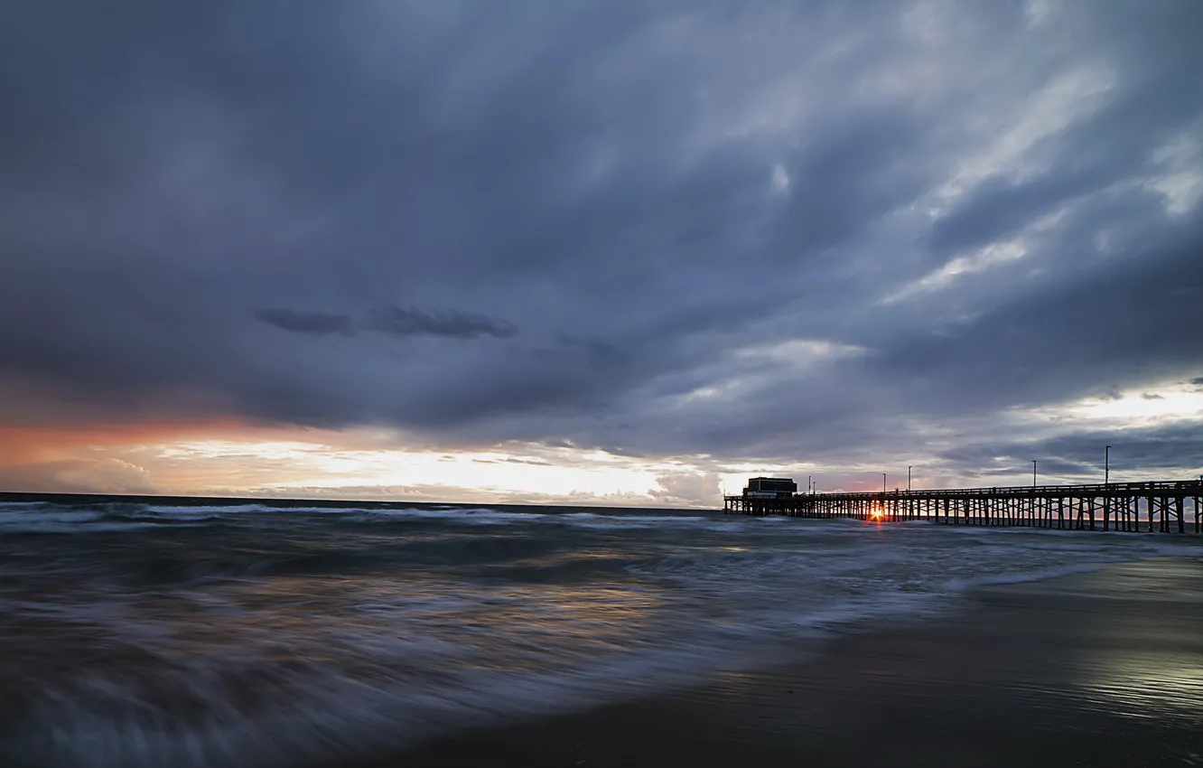 Фото обои море, мост, Newport Beach, Stormy Sunset