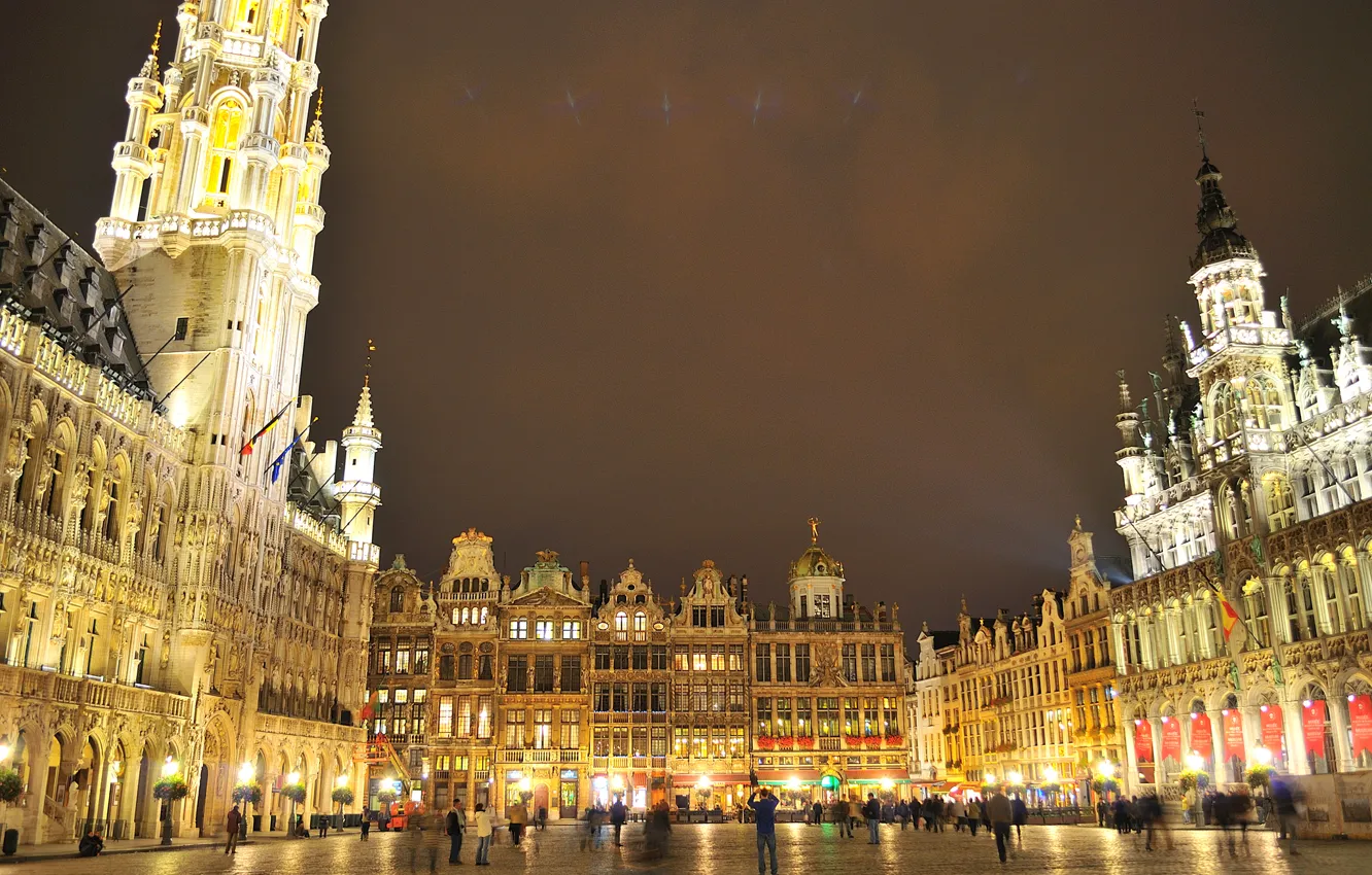 Фото обои небо, ночь, огни, башня, дома, площадь, дворец, бельгия