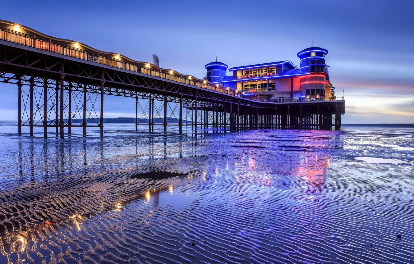 Фото обои England, Blue Hour, Space Invaders, Weston-super-Mare, Relfection