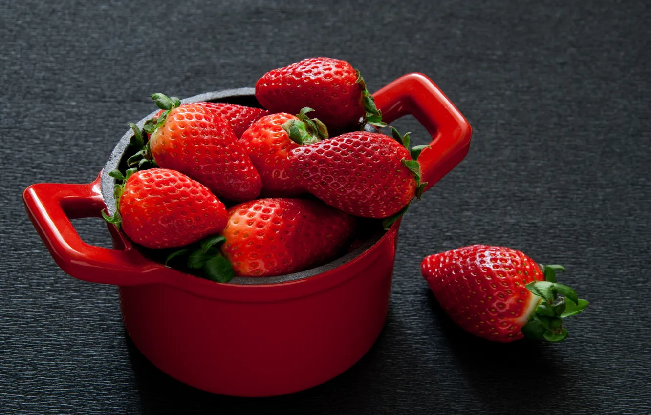 Фото обои ягоды, клубника, посуда, красные