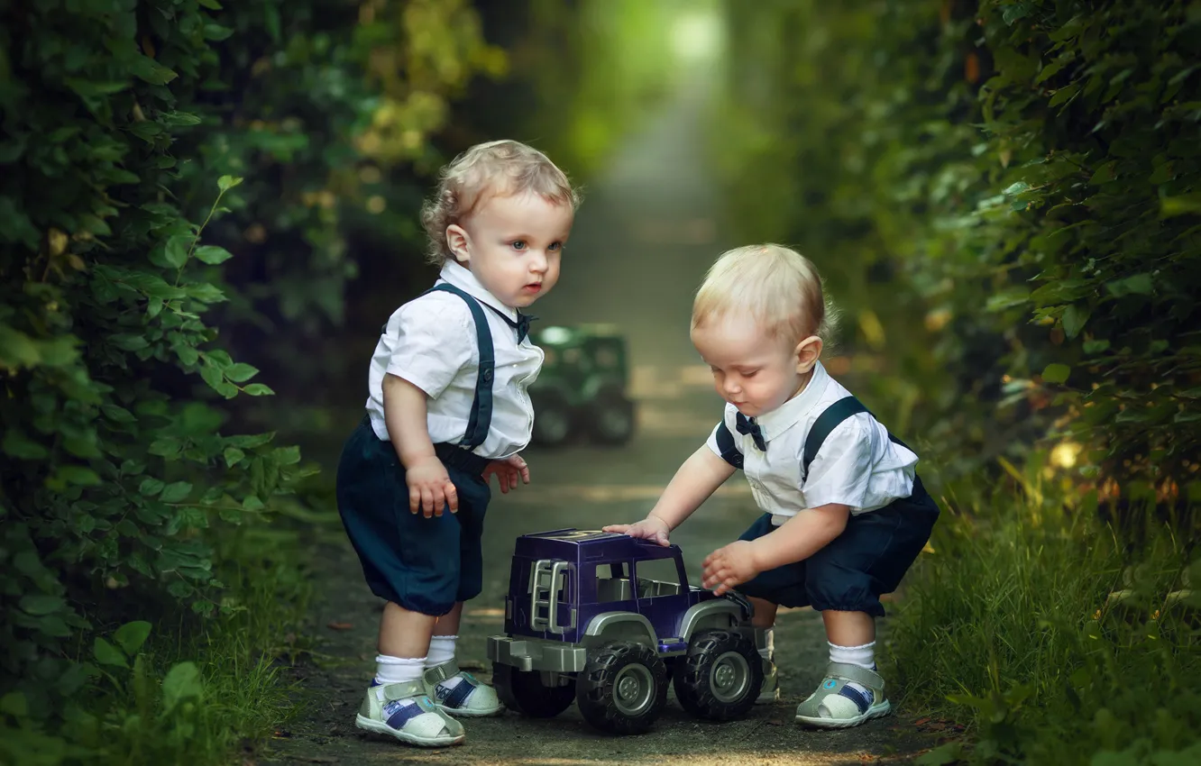 Фото обои дети, машинка, мальчики