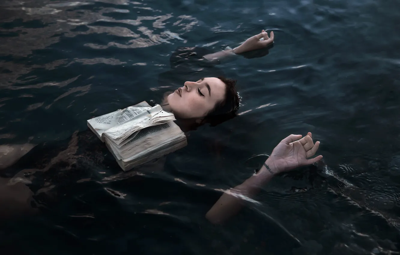 Фото обои девушка, озеро, книга