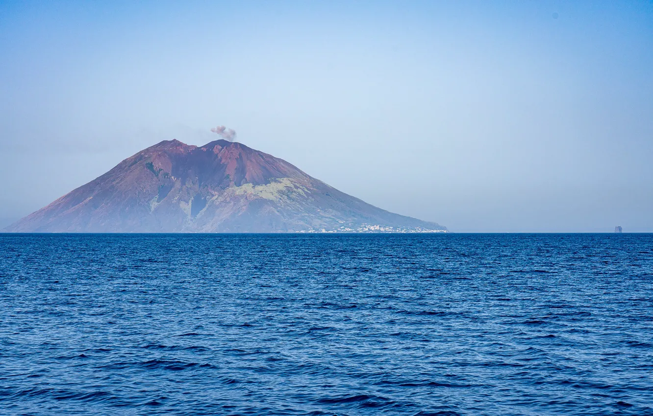 Фото обои море, небо, гора, вулкан, горизонт, Stromboli