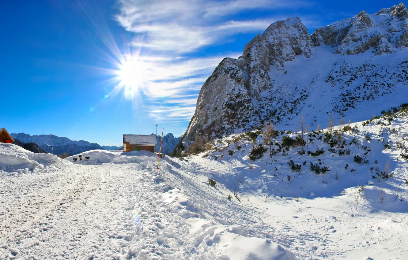 Фото обои зима, дорога, небо, лучи, снег, природа, фото, домик