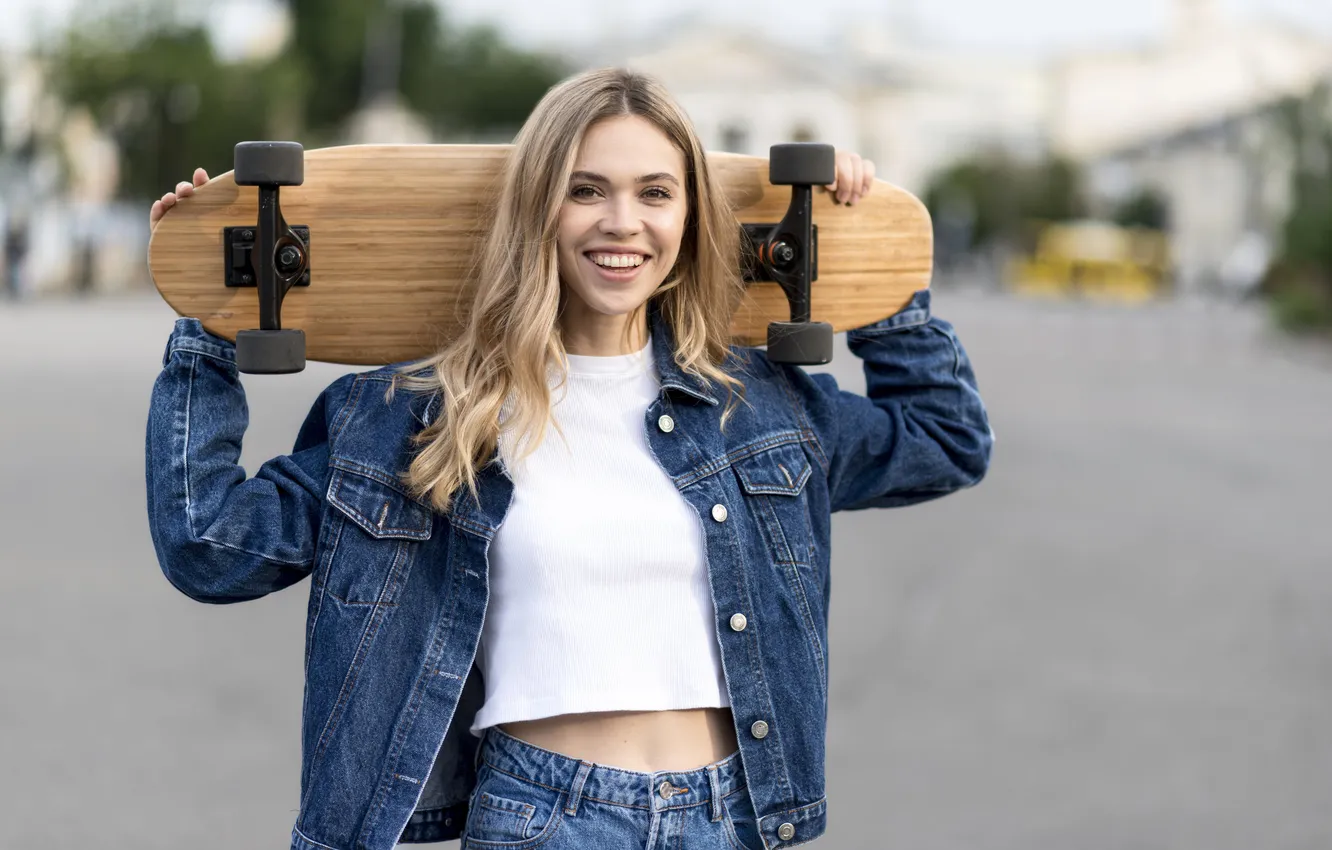 Фото обои woman, shot, skateboard, medium, holding