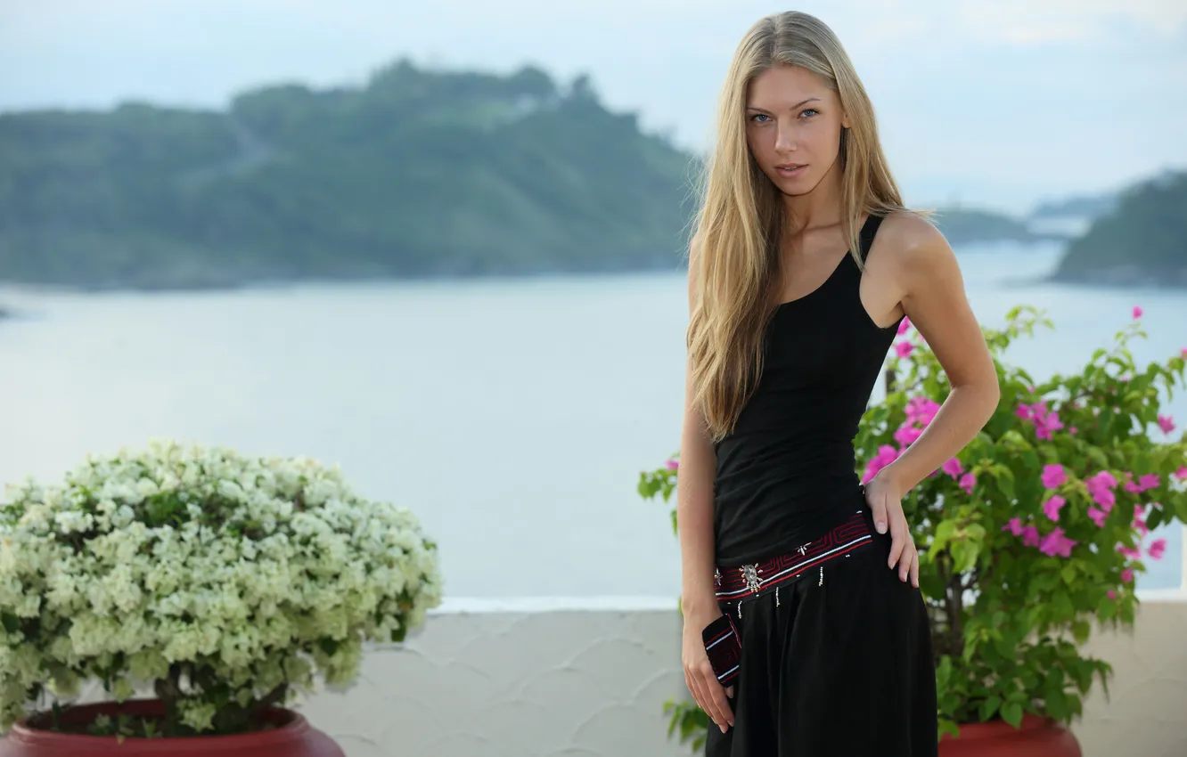 Фото обои Model, Pose, Black Dress, Angelica, Woman Outdoors