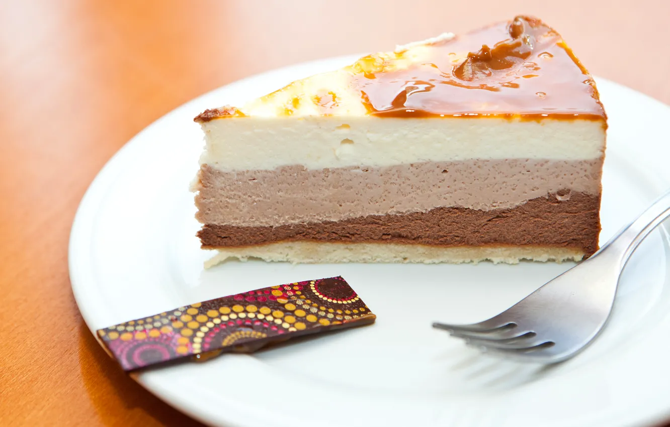 Фото обои тарелка, торт, пирожное, вилка, крем, десерт, сладкое, карамель