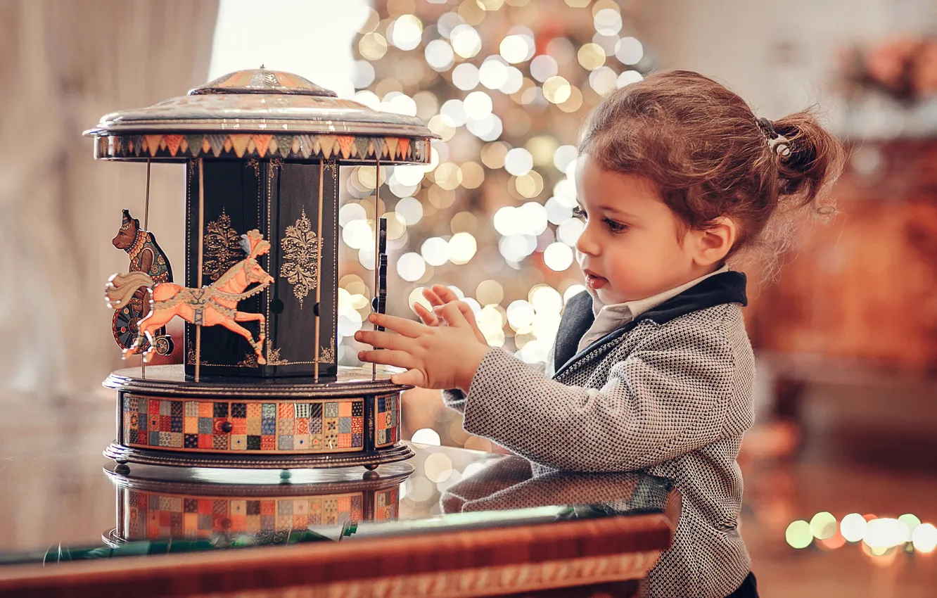 Фото обои игрушка, девочка, карусель, ребёнок, боке, Анна Ипатьева