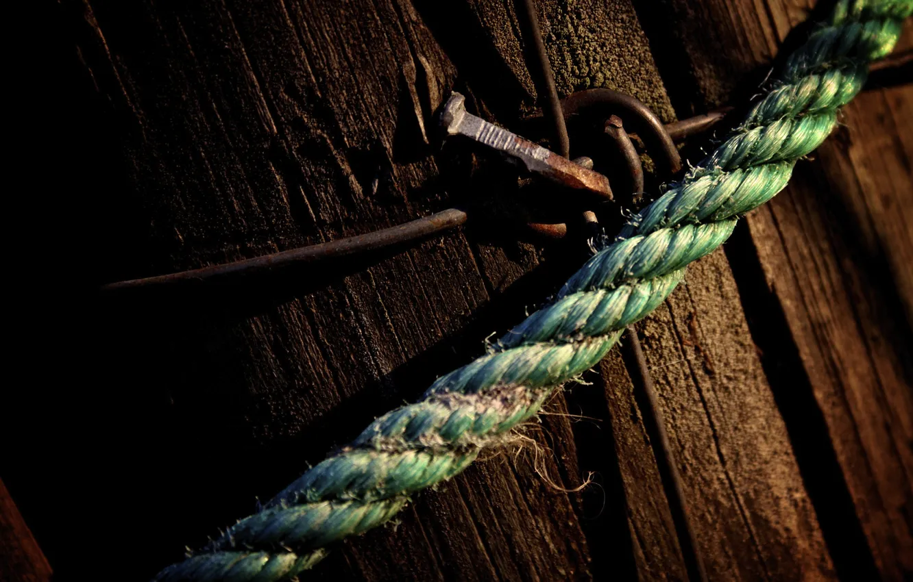 Фото обои metal, rustic, wood, nail, wire, rope