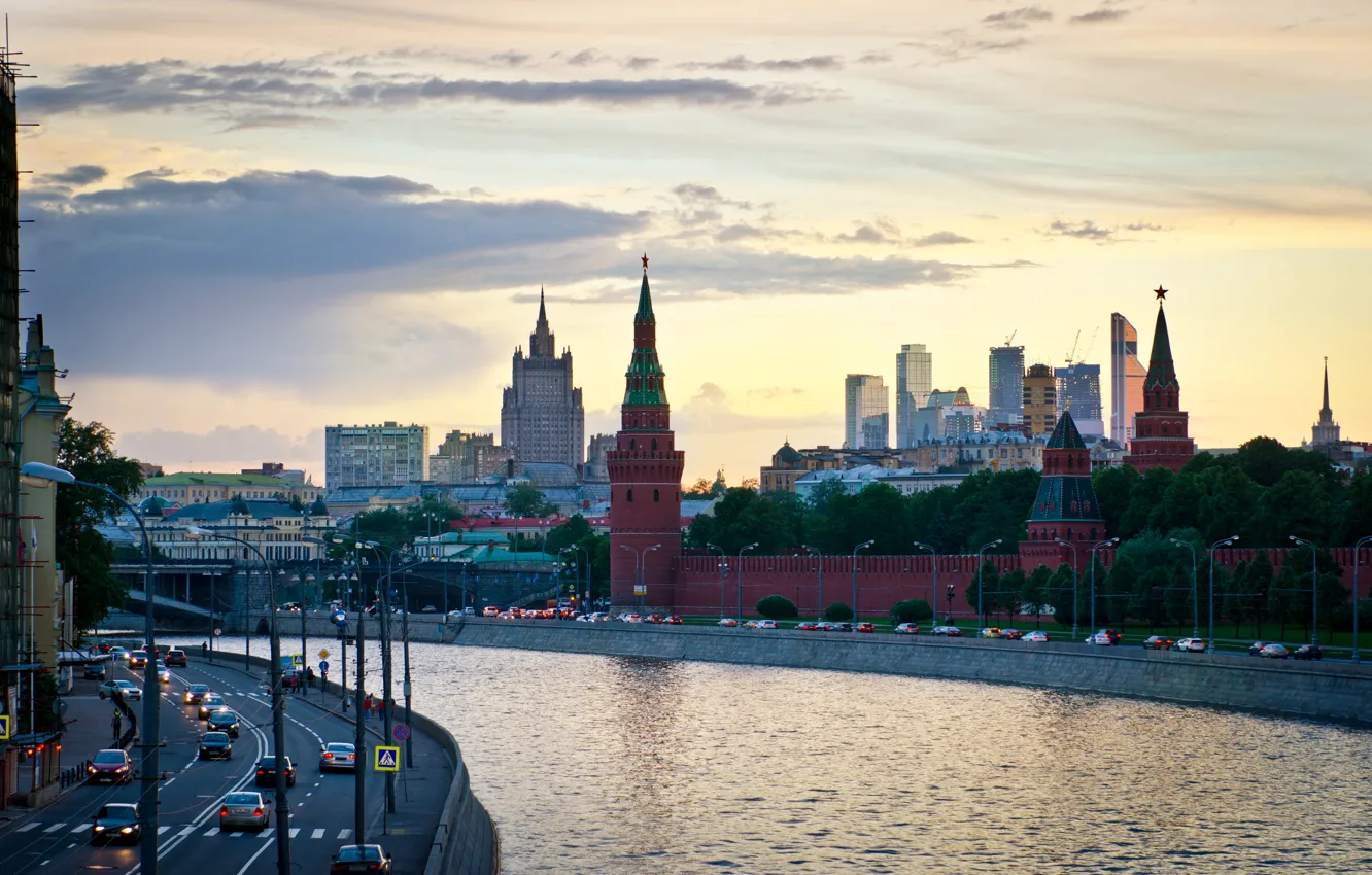 Фото обои река, дороги, Москва, канал, набережная, автомобили, Moscow, Кремлёвская