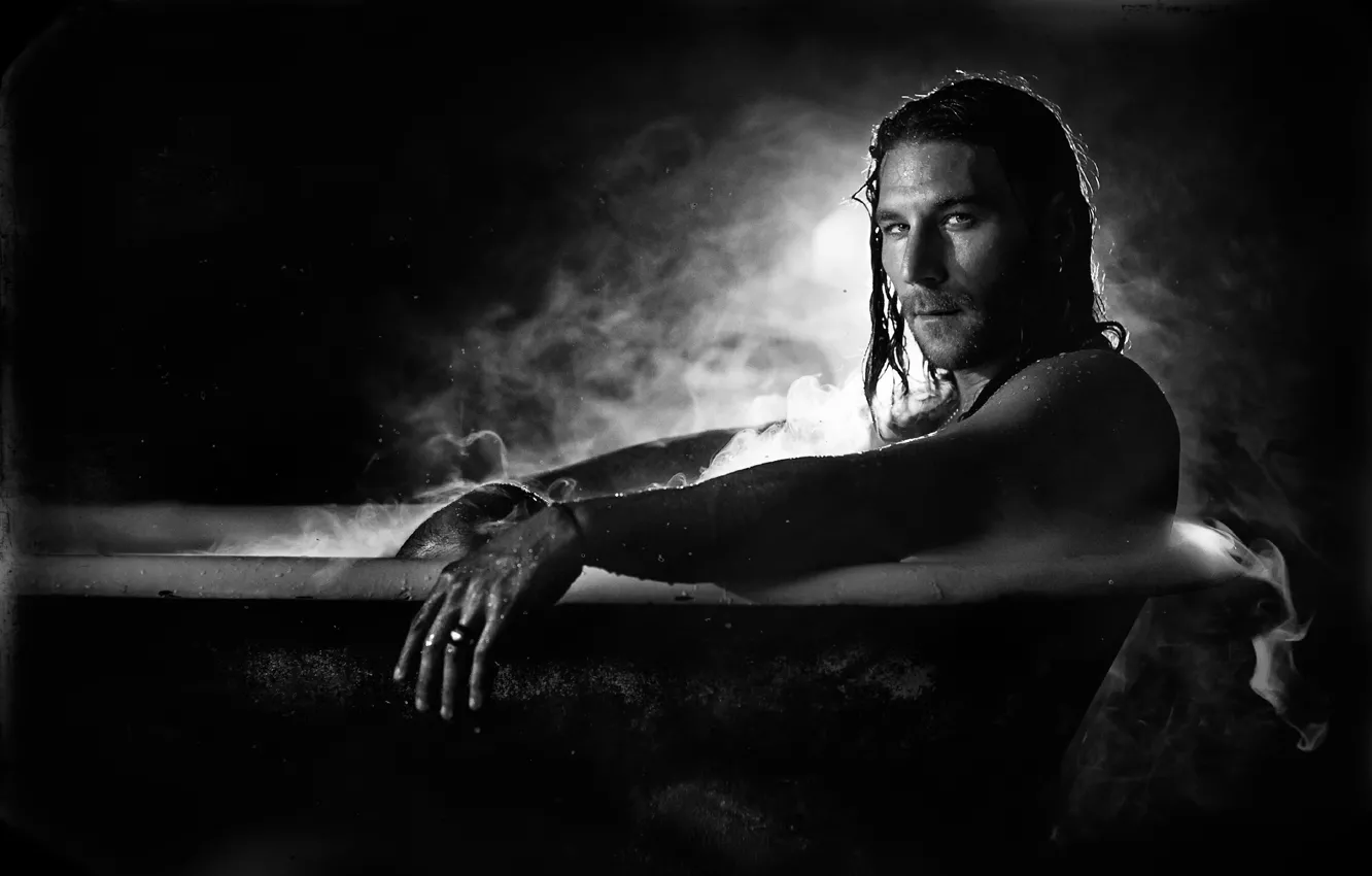 Фото обои ванна, актёр, Зэк МакГоун, Zach McGowan