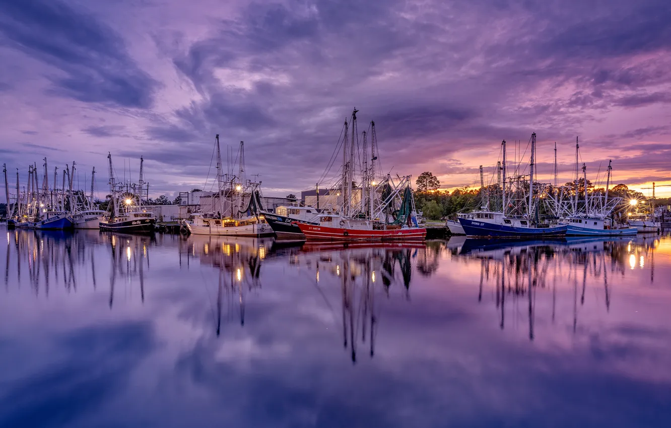 Фото обои отражение, лодки, вечер, водоем, сиреневые тона