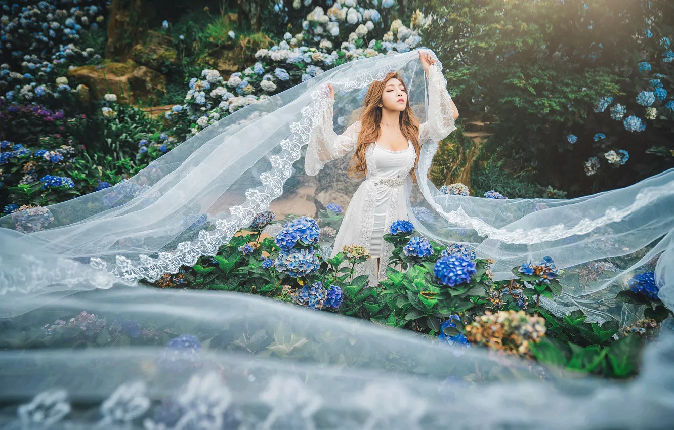 Фото обои девушка, цветы, природа, сад, ткань, азиатка, невеста, белое платье
