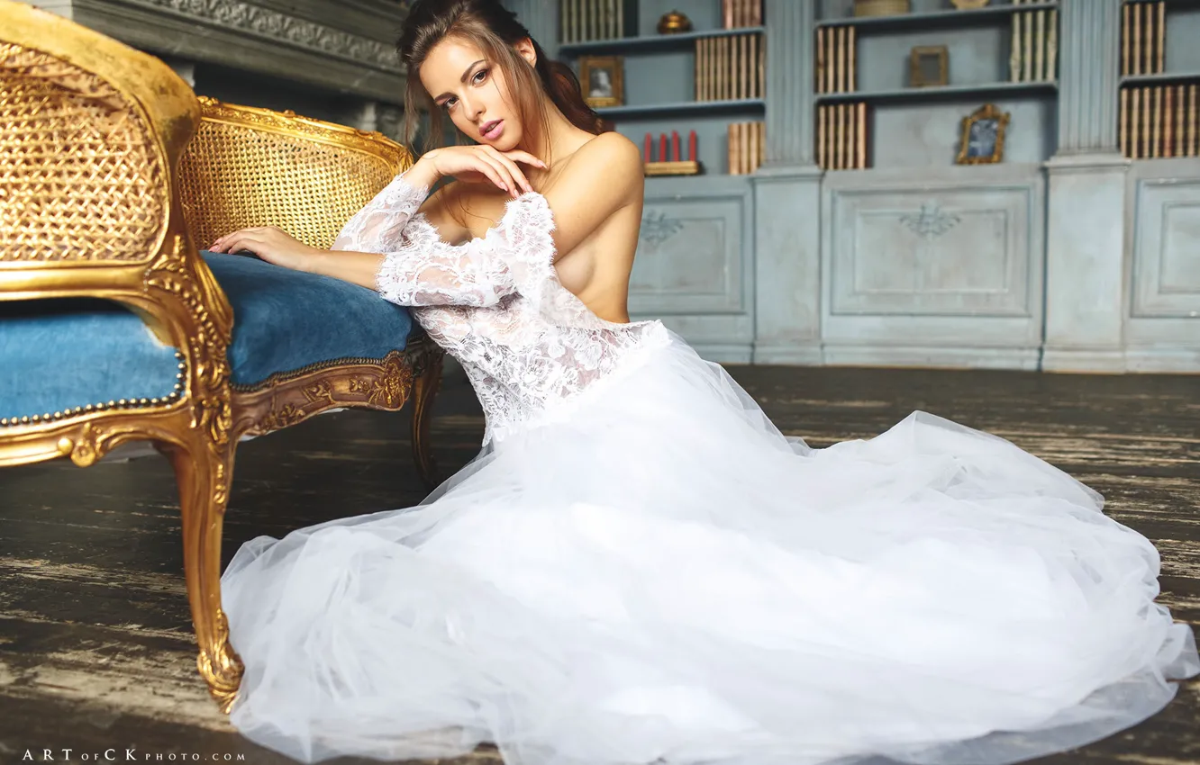 Фото обои взгляд, девушка, поза, невеста, свадебное платье, Степан Квардаков, Юлия Зубова