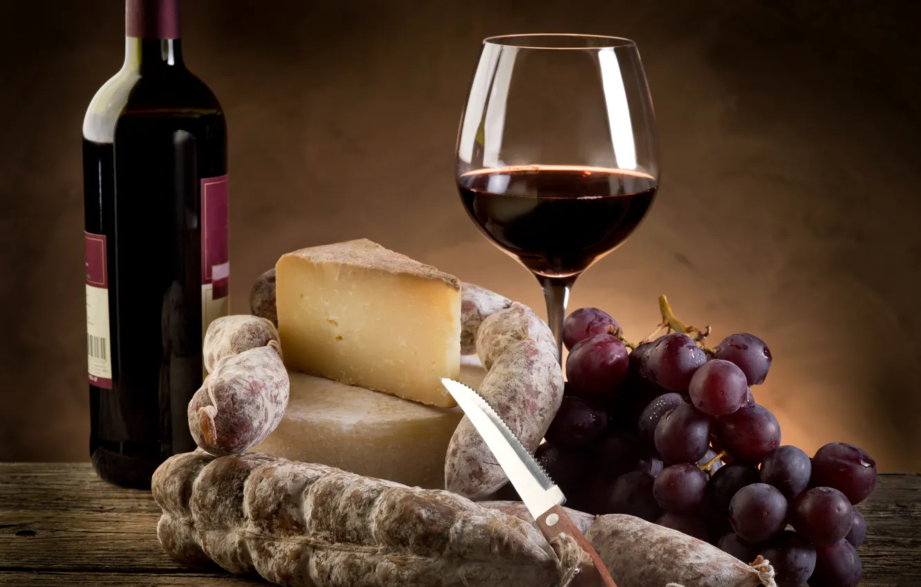 Фото обои вино, красное, бокал, бутылка, сыр, виноград, нож, колбаса