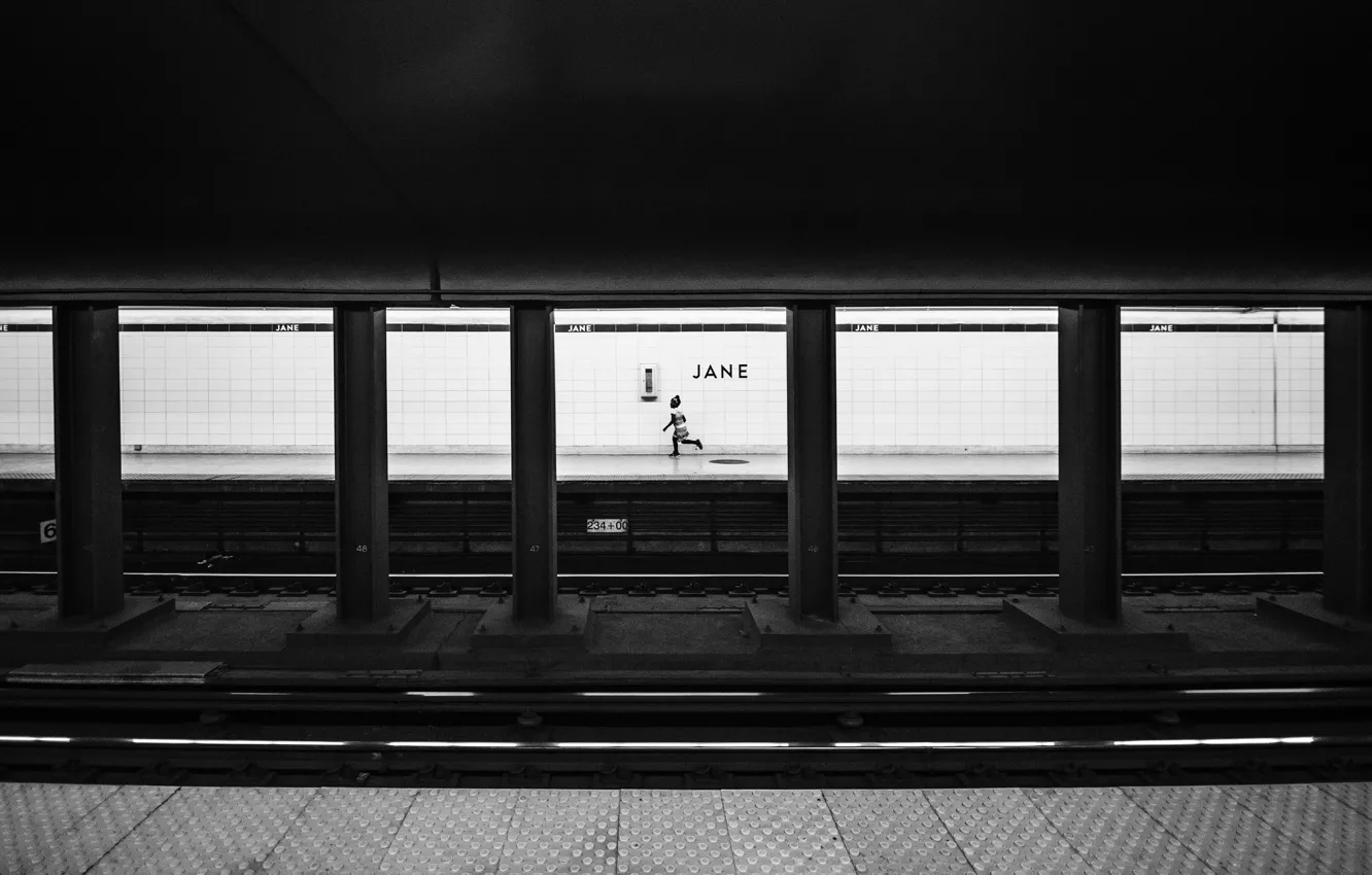 Фото обои underground, child, black and white, metro, rails, b/w, columns, sub train