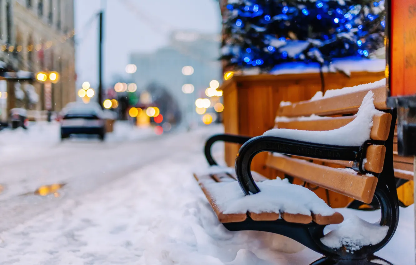 Фото обои зима, дорога, снег, скамейка, машины, огни, лавочка, лавка